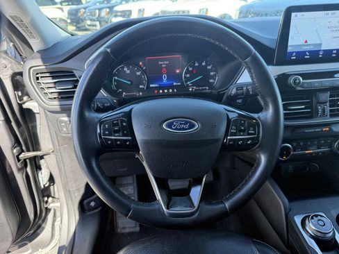 Used 2022 Ford Escape SEL image 16