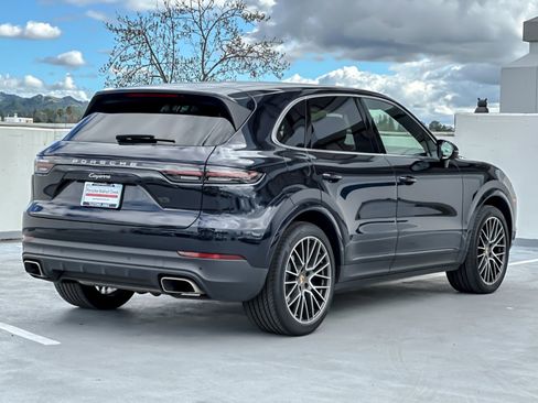 Certified 2023 Porsche Cayenne image 8