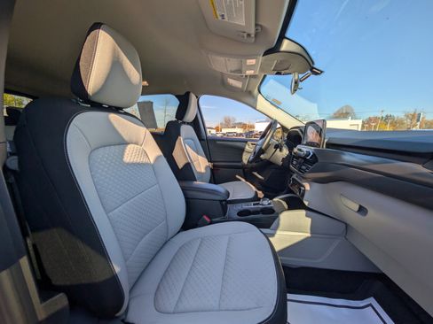 Used 2023 Ford Escape Active image 40