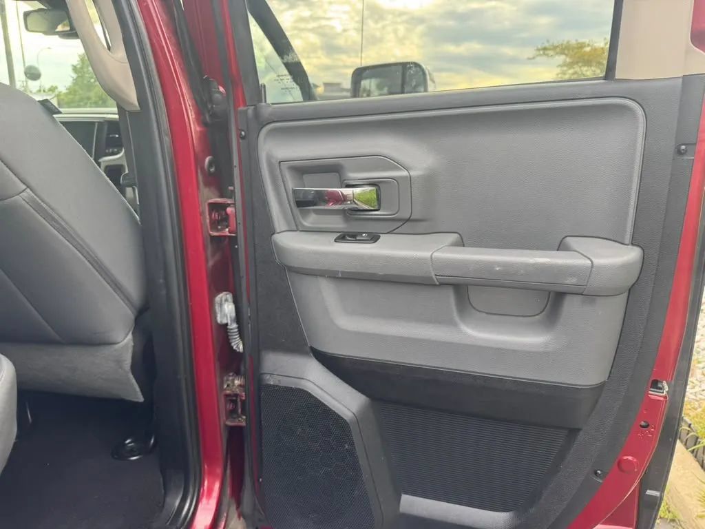 Used 2014 RAM 1500 Classic SLT w/ Luxury Group AWD/4WD image 15