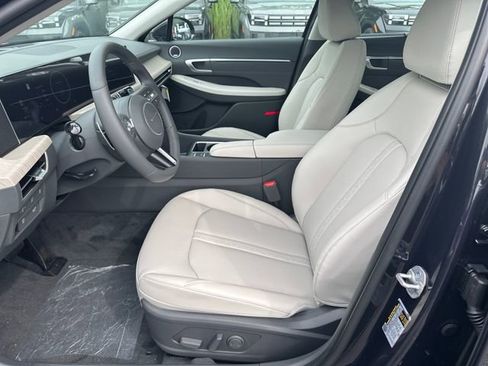 New 2025 Hyundai Sonata Limited image 9