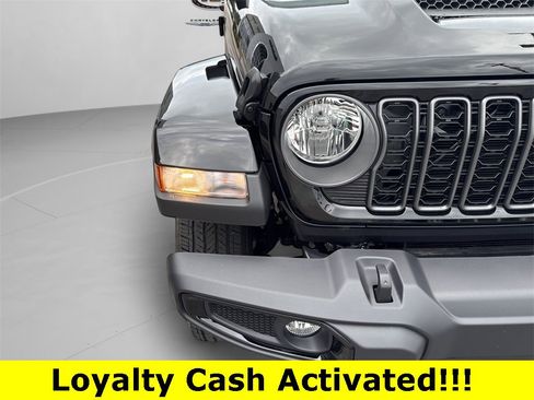 New 2025 Jeep Gladiator Sport image 38