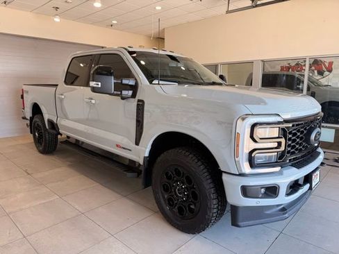 Used 2025 Ford F350 Lariat w/ Lariat Ultimate Package AWD/4WD image 3