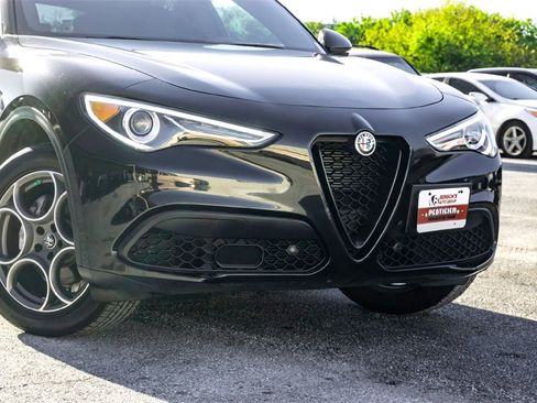 Used 2022 Alfa Romeo Stelvio Sprint image 3