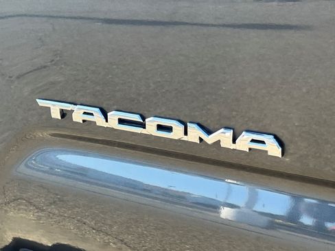 Used 2023 Toyota Tacoma TRD Off-Road w/ Advanced Technology Package AWD/4WD image 21