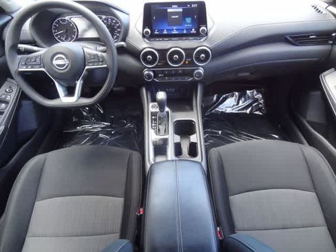 Used 2025 Nissan Sentra SV FWD image 10