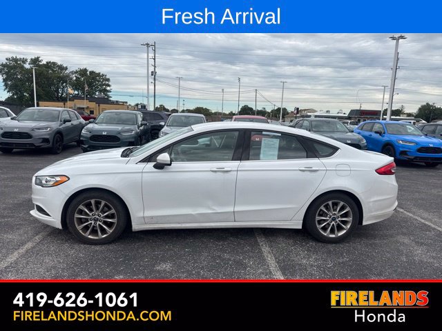 Used 2017 Ford Fusion SE FWD image 1
