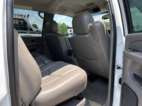 Used 2007 Chevrolet Silverado 2500 LT w/ Heavy-Duty Power Package AWD/4WD image 26