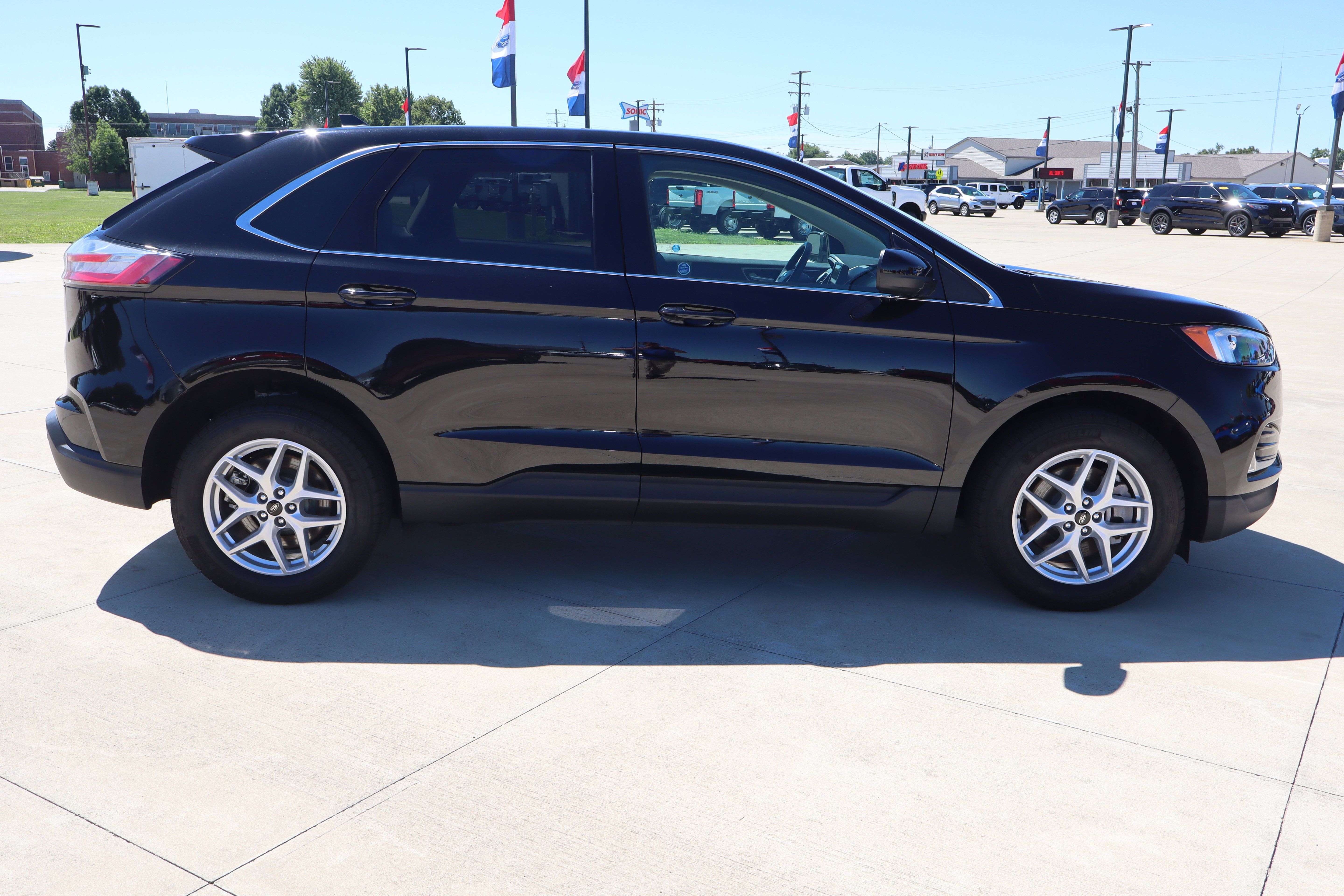 Used 2024 Ford Edge SEL w/ Convenience Package AWD/4WD image 5