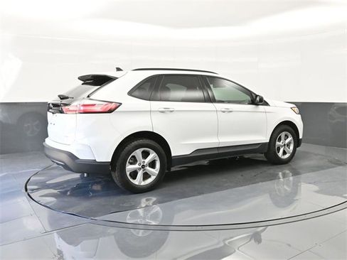 Used 2024 Ford Edge SE image 15