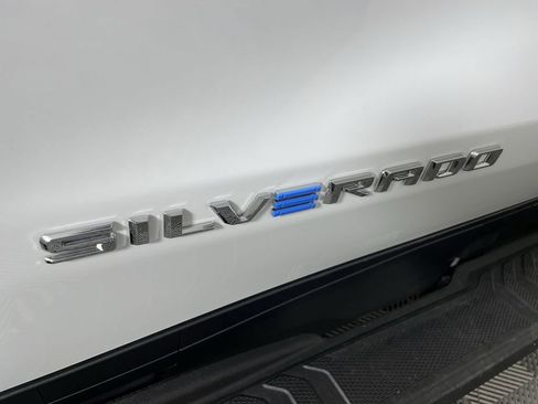 New 2025 Chevrolet Silverado EV LT image 34