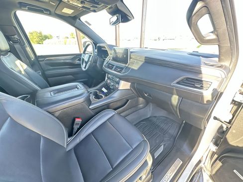 Used 2023 GMC Yukon XL SLT AWD/4WD image 30