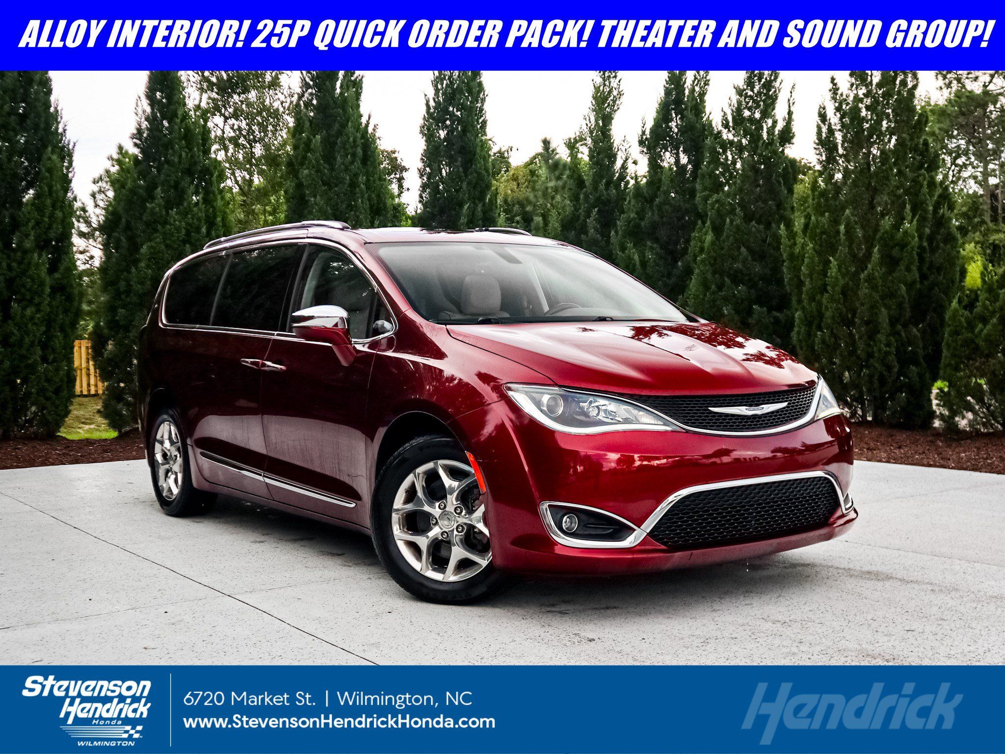Used 2017 Chrysler Pacifica Limited FWD image 1