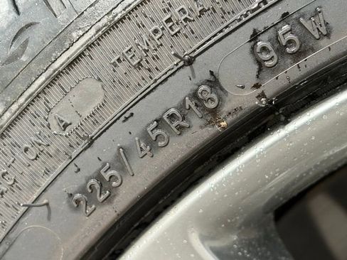 Used 2022 Genesis G70 2.0T image 7