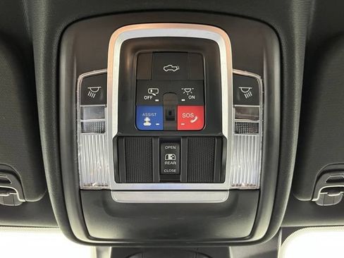 Used 2022 RAM 1500 Laramie AWD/4WD image 19