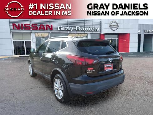 Used 2017 Nissan Rogue Sport SV FWD image 5