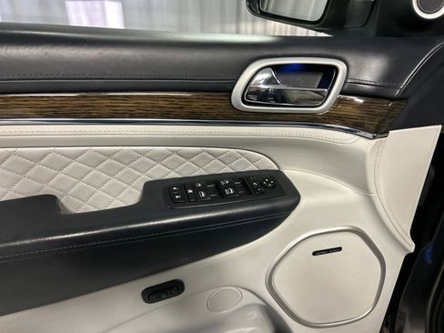 Used 2020 Jeep Grand Cherokee Summit image 14