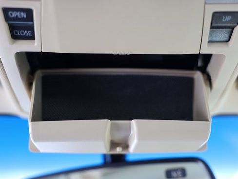 Used 2016 Toyota Avalon Limited image 33