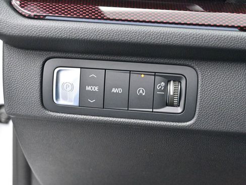 Used 2024 Chevrolet Traverse RS image 22