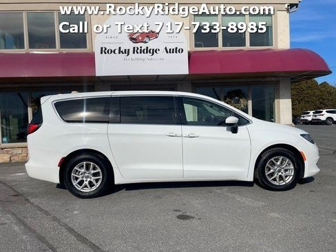 Used 2023 Chrysler Voyager LX image 8