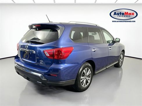 Used 2018 Nissan Pathfinder SL image 2