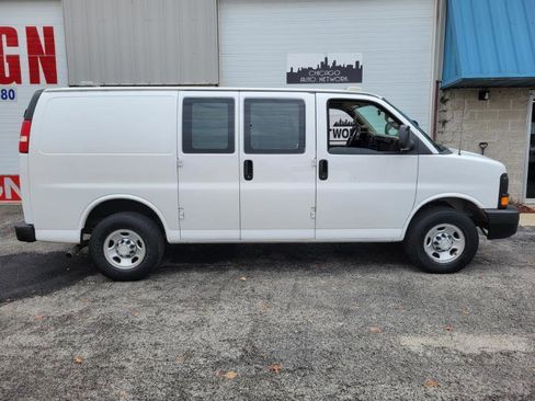 Used 2016 Chevrolet Express 2500 image 24