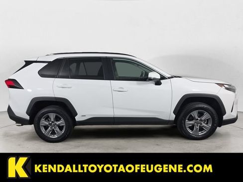 Used 2025 Toyota RAV4 XLE AWD/4WD image 4