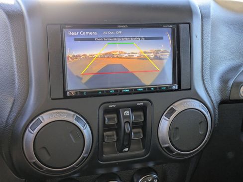 Used 2018 Jeep Wrangler Unlimited Sport image 22