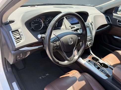 Used 2018 Acura TLX V6 w/ Technology Package FWD image 4