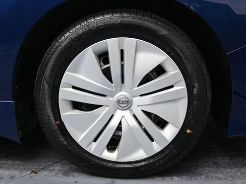 Used 2023 Nissan Leaf S image 14