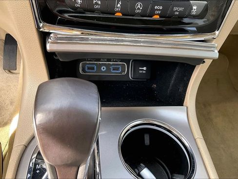 Used 2021 Jeep Grand Cherokee Overland image 35