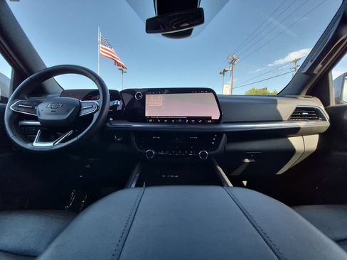Certified 2025 Chevrolet Tahoe Z71 AWD/4WD image 2