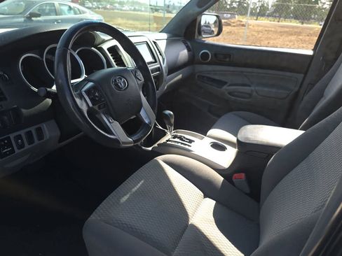 Used 2014 Toyota Tacoma PreRunner w/ SR5 Package RWD image 14