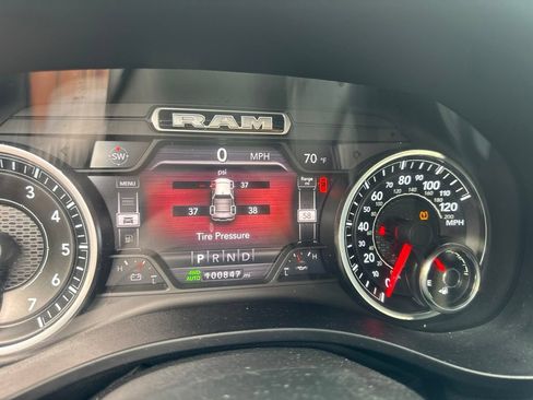 Used 2019 RAM 1500 Laramie w/ Sport Appearance Package AWD/4WD image 13