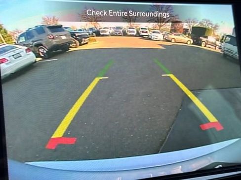 Used 2024 Chrysler Pacifica Touring-L image 28