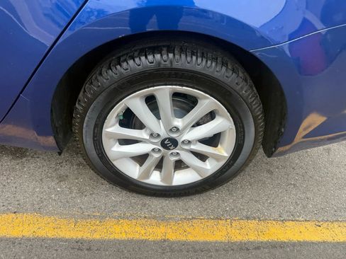 Used 2017 Kia Forte S w/ S Premium Package image 9