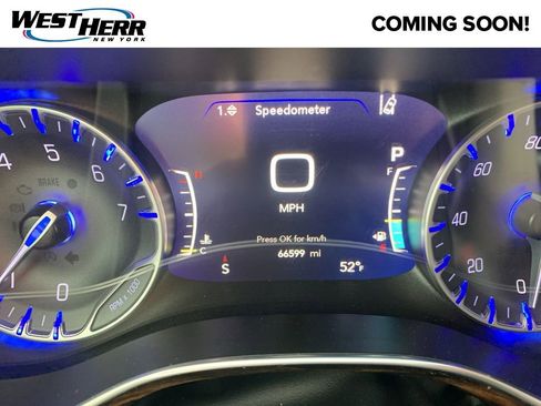 Used 2023 Chrysler Pacifica Limited FWD image 6