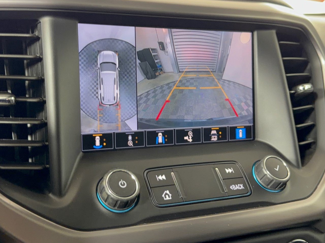 Used 2022 GMC Acadia AT4 w/ Technology Package AWD/4WD image 24