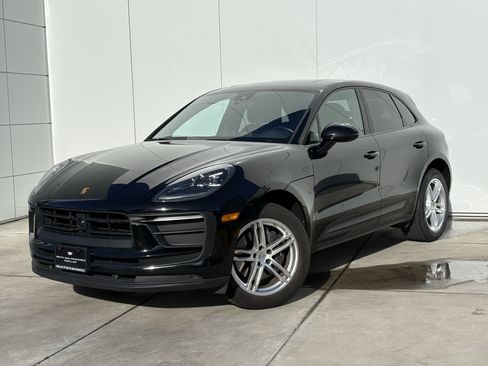Used 2024 Porsche Macan image 2