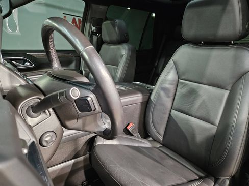 Used 2021 Chevrolet Tahoe Z71 w/ Luxury Package AWD/4WD image 25