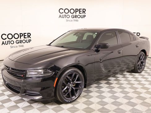 Used 2020 Dodge Charger SXT w/ Blacktop Package RWD image 10