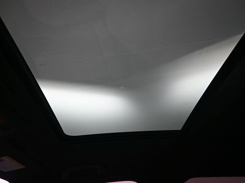 Used 2022 Volkswagen Tiguan SEL R-Line image 30