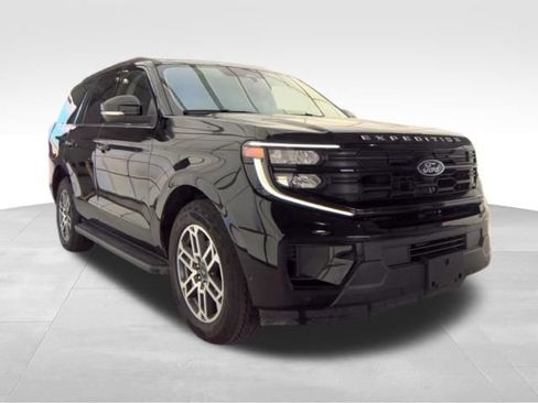 Used 2025 Ford Expedition Active AWD/4WD image 3