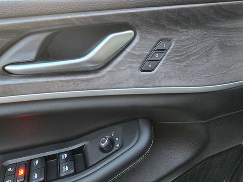 Used 2024 Jeep Grand Cherokee L Limited image 21