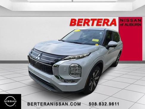 Used 2025 Mitsubishi Outlander SE AWD/4WD image 5