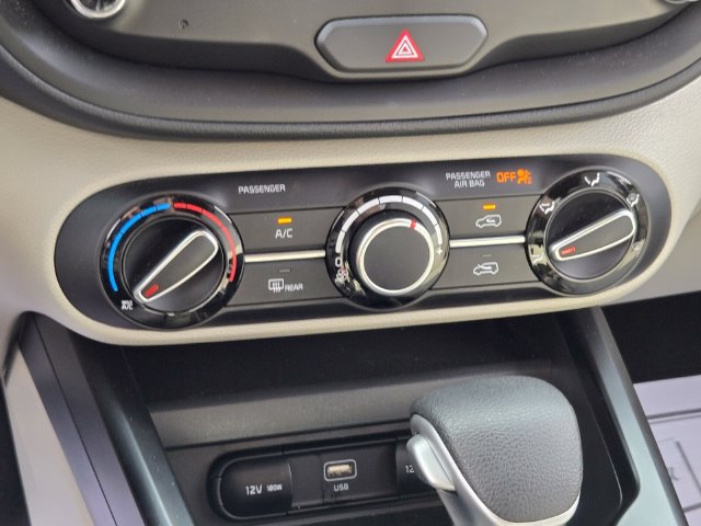 Used 2025 Kia Soul LX w/ LX Technology Package FWD image 26