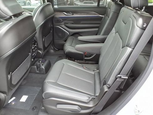 New 2025 Jeep Grand Cherokee L Overland w/ Advanced Protech Group III image 20