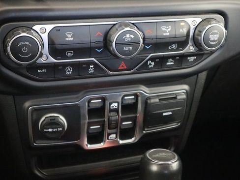 Used 2023 Jeep Gladiator Overland image 27