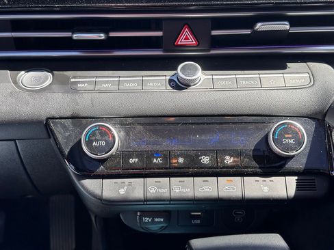 Used 2024 Hyundai Elantra SEL w/ Convenience Package image 23