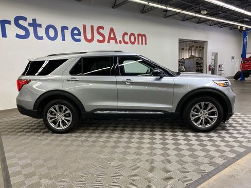 Used 2023 Ford Explorer Limited image 12